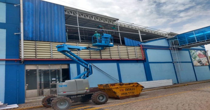 Construção de Cobertura Metálica